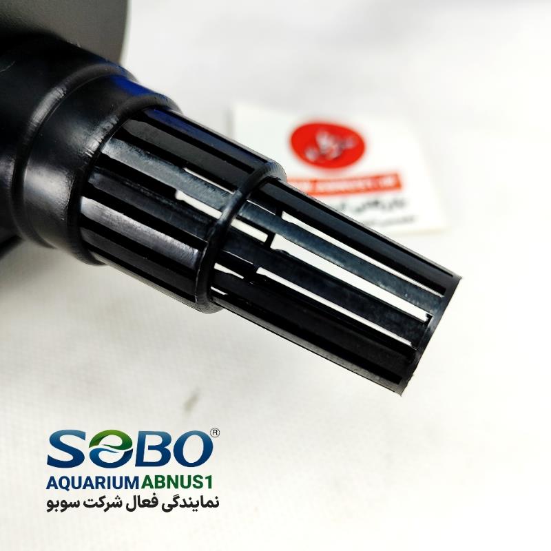 پمپ آب آکواریوم سوبو مدل WP-4880 با توان ۴۵ وات، ظرفیت ۳۰۰۰ لیتر در ساعت، مجهز به شفت سرامیکی و دیمر دستی تنظیم فشار. تصاویر شامل نمای کامل پمپ، خروجی آب، کلید تنظیم فشار، شفت سرامیکی و اطلاعات حک‌شده روی بدنه.