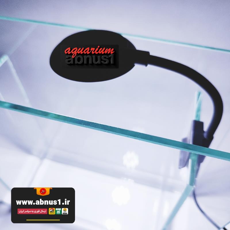 نور آکواریوم سوبو مدل Y-3.5W RGB پایه‌دار، مناسب نصب روی لبه آکواریوم، دارای LED آبی، صورتی و سفید با قابلیت تغییر حالت نوردهی.