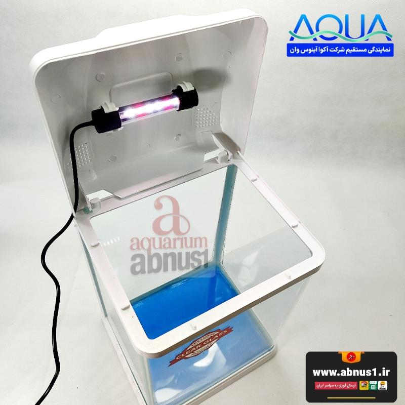 آکواریوم آماده BT-200 آکوا با شیشه خم 4 میل، دارای درب، نور LED سفید و صورتی، سیستم تهویه و قاب کف و پشت، مناسب استفاده رومیزی و دکوراتیو.