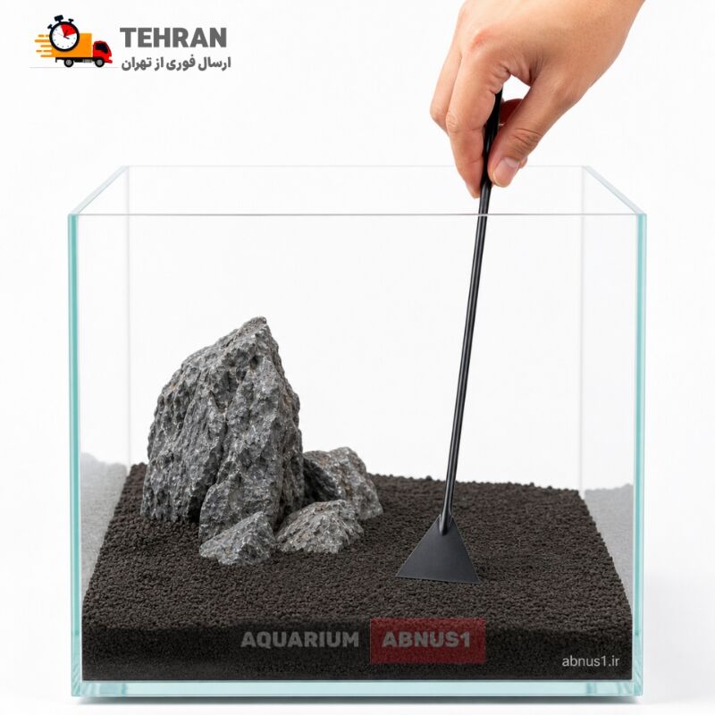 صاف‌کننده شن و بستر آکواریوم استیل مشکی، ابزاری حرفه‌ای برای تراز کردن دقیق خاک و شن در آکواریوم‌های پلنت و تراریوم.خرید ساند فلتنر (Sand Flattener) ضد زنگ با طراحی ارگونومیک جهت فرم‌دهی اصولی به زیرساخت و چیدمان صخره‌ها در آکواریوم. 