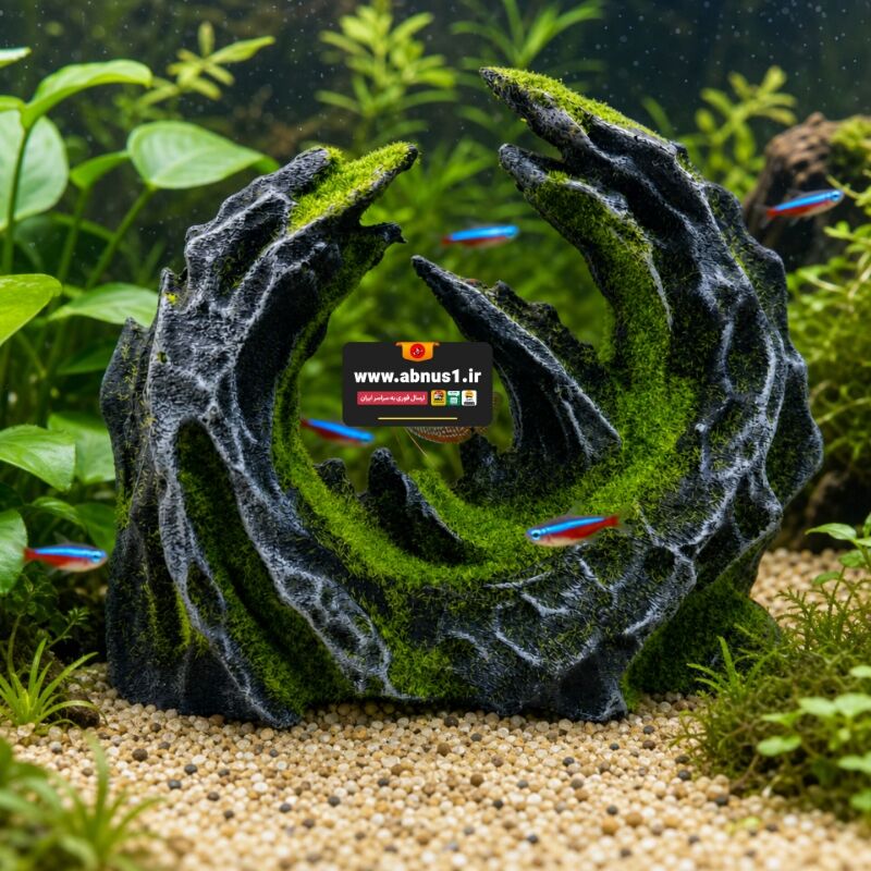 دکور آکواریوم هلال صخره زارا آلمان با طراحی خاص سنگی و پوشش سبز طبیعی، انتخابی زیبا برای فضاسازی حرفه‌ای داخل آکواریوم است.این دکور با ابعاد 20 در 17 سانتی‌متر، جلوه‌ای طبیعی و متفاوت ایجاد کرده و برای چیدمان انواع آکواریوم آب شیرین و تزئینی بسیار مناسب است.